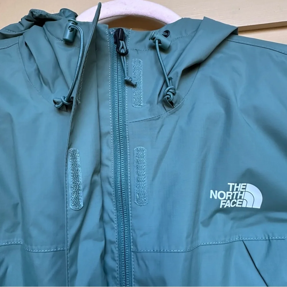 The North Face Green Women's Jacket - Picture 6 of 9